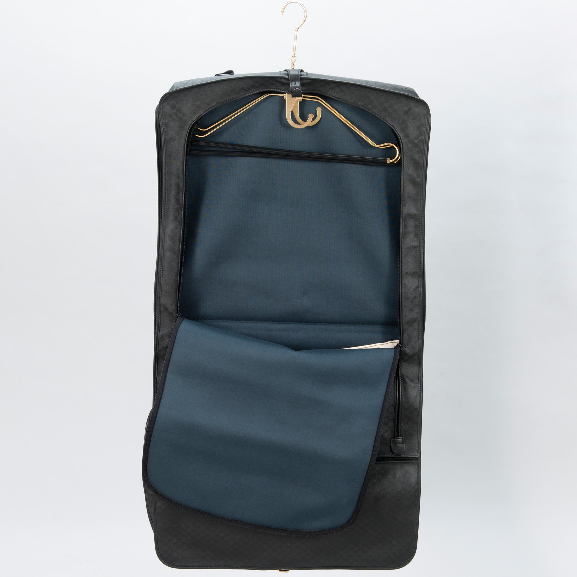 GUCCI, KLÄDÖVERDRAG SAMT VÄSKA, 1980-tal.