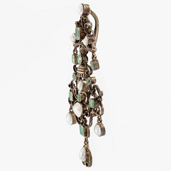 Pendant with emeralds and half-pearls.