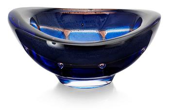 1208. A Sven Palmqvist ravenna glass bowl, Orrefors 1974.