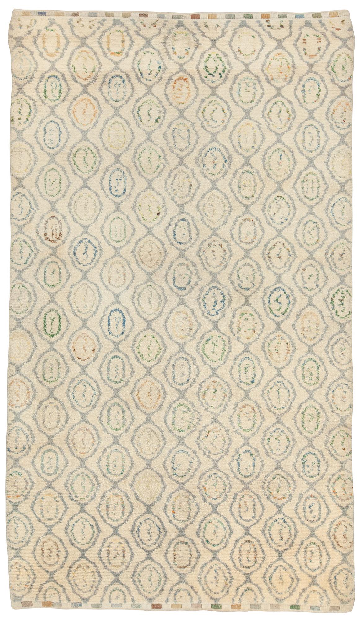 CARPET. "Lökar". Knotted pile. 324 x 185,5 cm. Signed and dated IH 53 at the back.