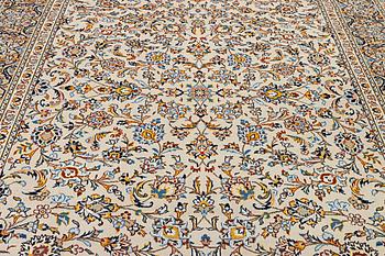 A Kashan carpet, c. 337 x 245 cm.