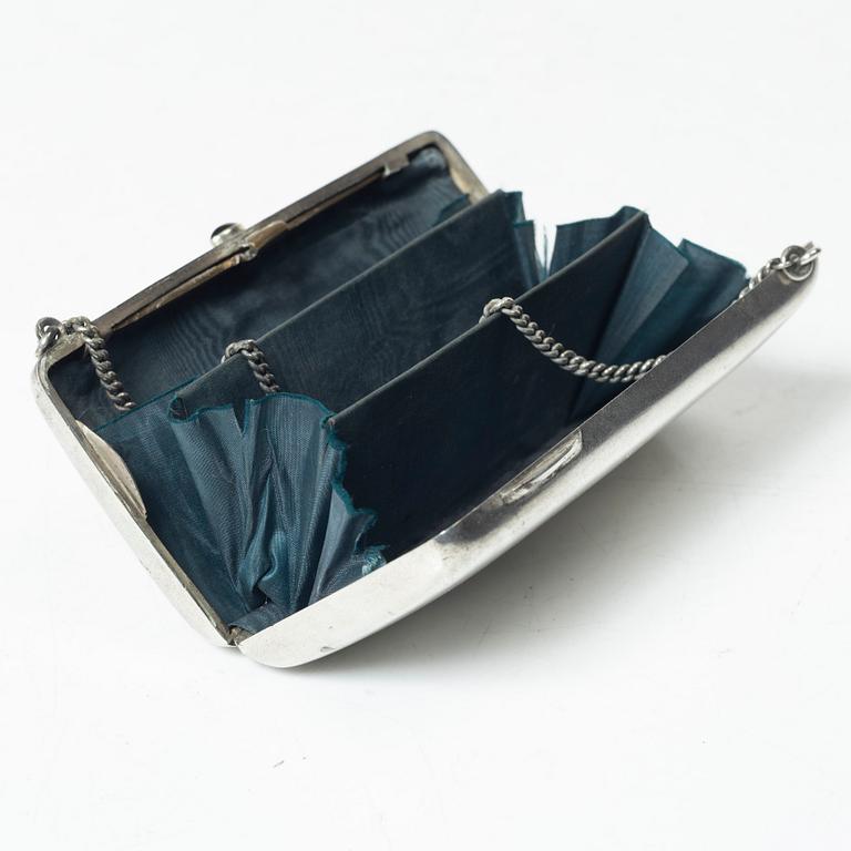 A Russian silver purse, Moscow, 1908-26.