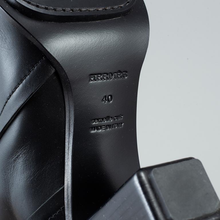 HERMÈS, a pair of black leather boots, size 40. 2019.