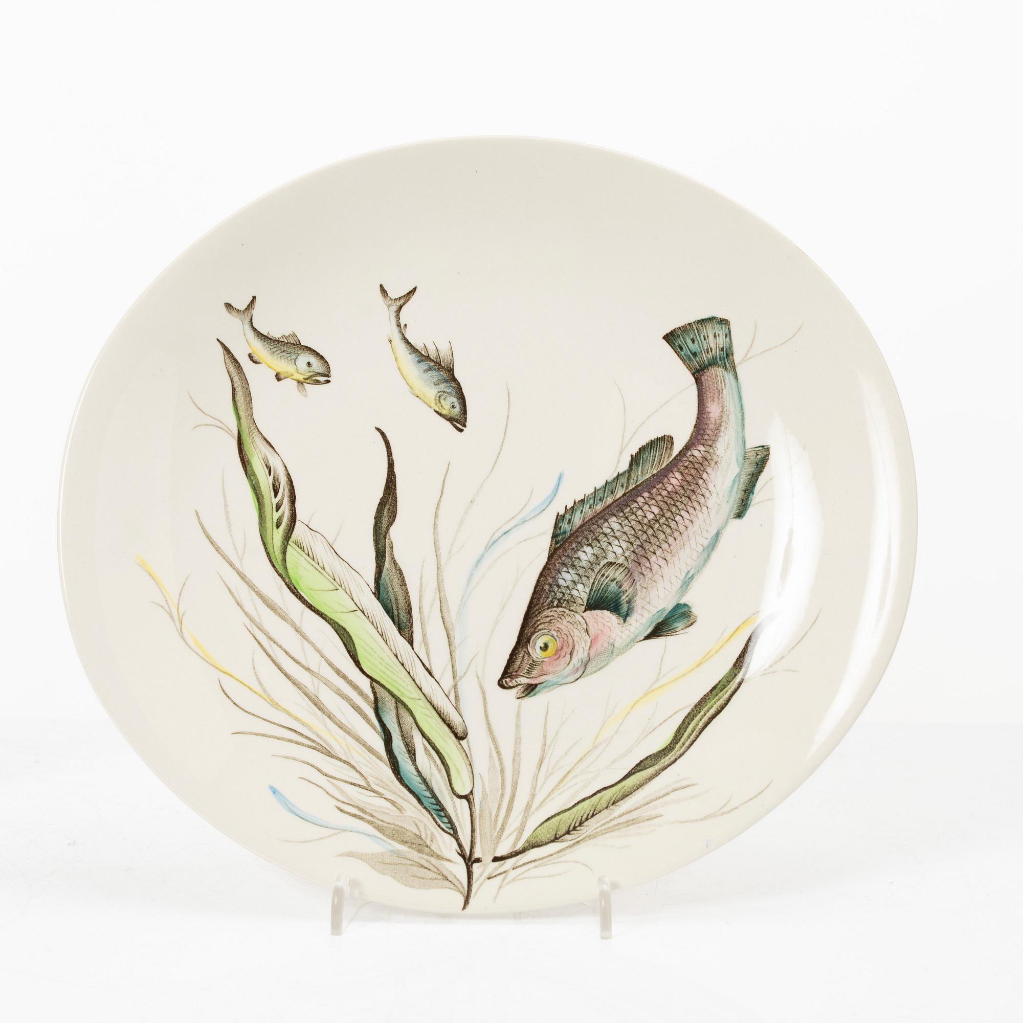 A 20-piece 'Fish' creamware serivice, Johnson Bros, England.