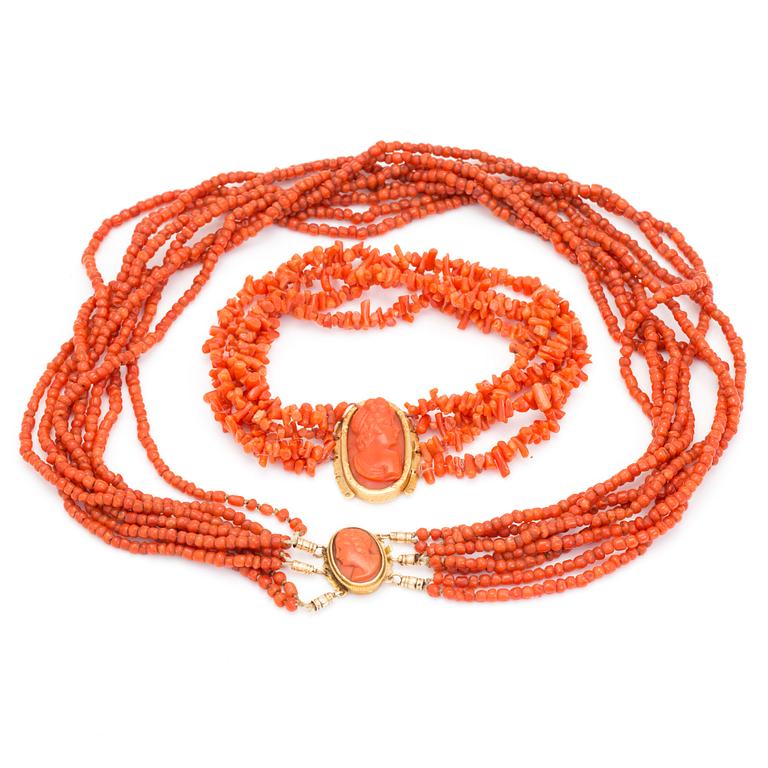 A coral bracelet and necklace from the 19th century.