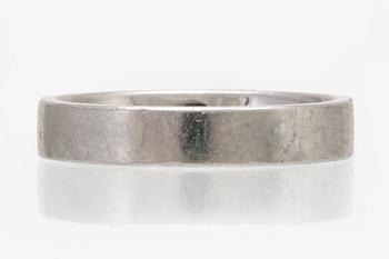 Wedding band platinum, 8,8 g, size approx 58,5, width approx 3 mm, Butler Malmö.