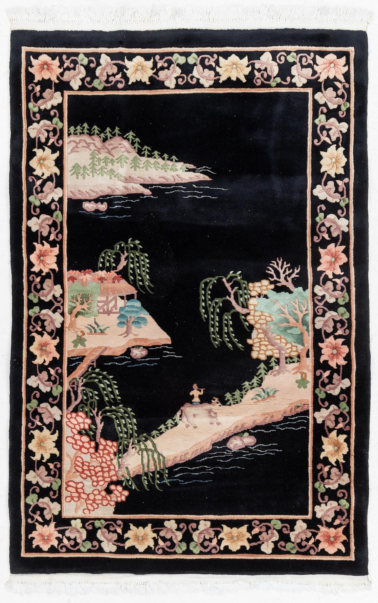 A Chinese rug, c. 183 x 120 cm.