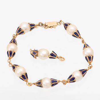 An 18K gold and enamel bracelet with cultured pearls.