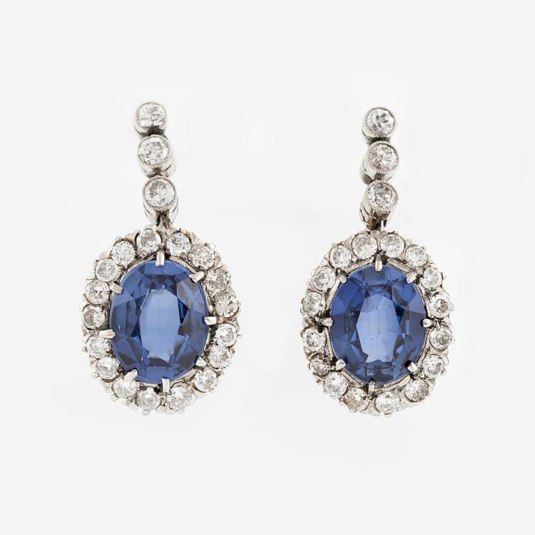 Earrings with synthetic sapphires and brilliant-cut diamonds.