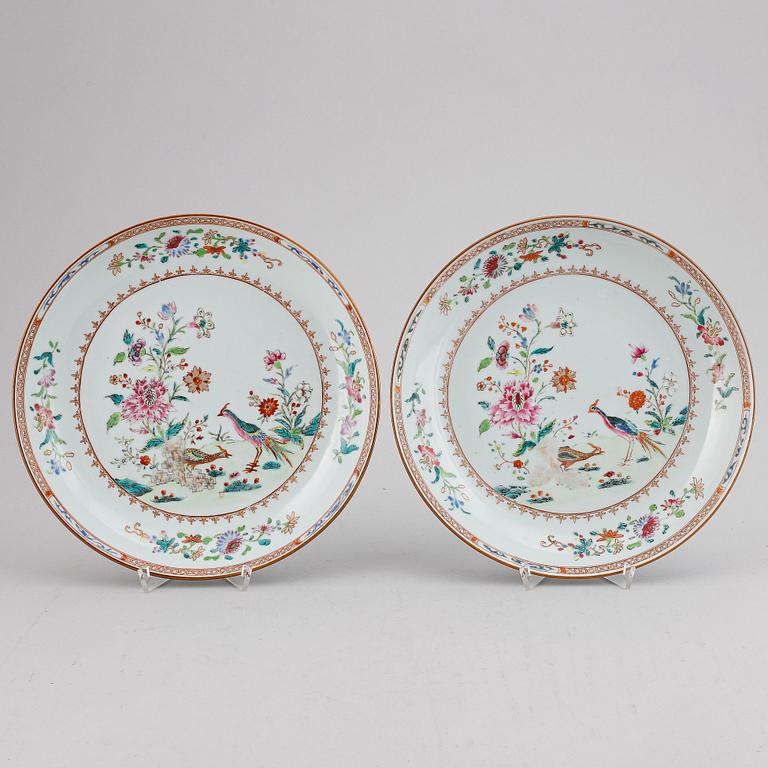 A pair of famille rose export porcelain serving dishes, Qing dynasty, Qianlong (1736-95).