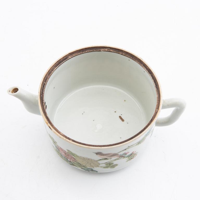 A set of three differently decorated tea pots with covers, Qing dynasty, 18century and 20th century.