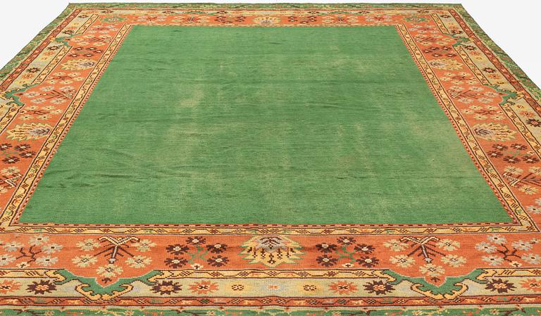 A carpet, Semi-antik Ushak, ca 450 x 327 cm.