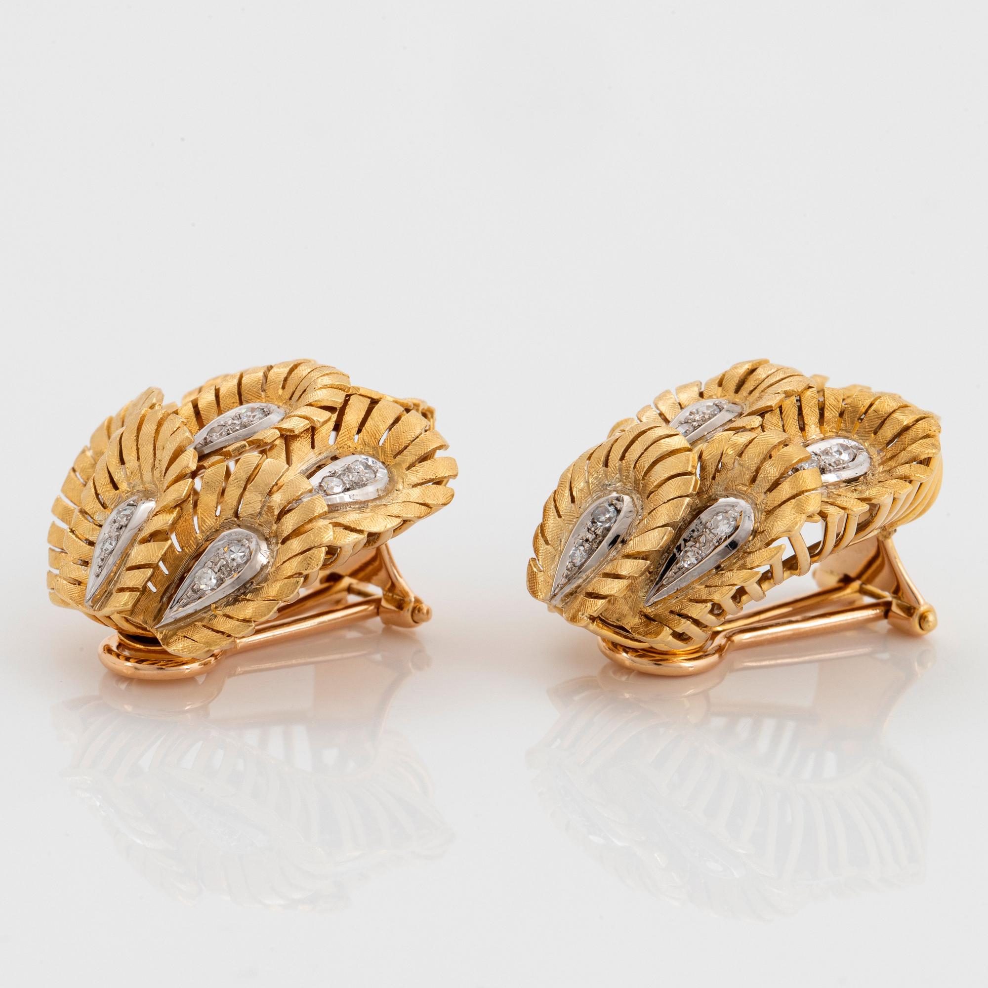Ett par örhängen 18K guld med åttkantslipade diamanter.
