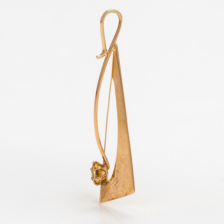 Hänge, 14K guld, syntetisk safir. Pekka Aulin, Åbo 1962.