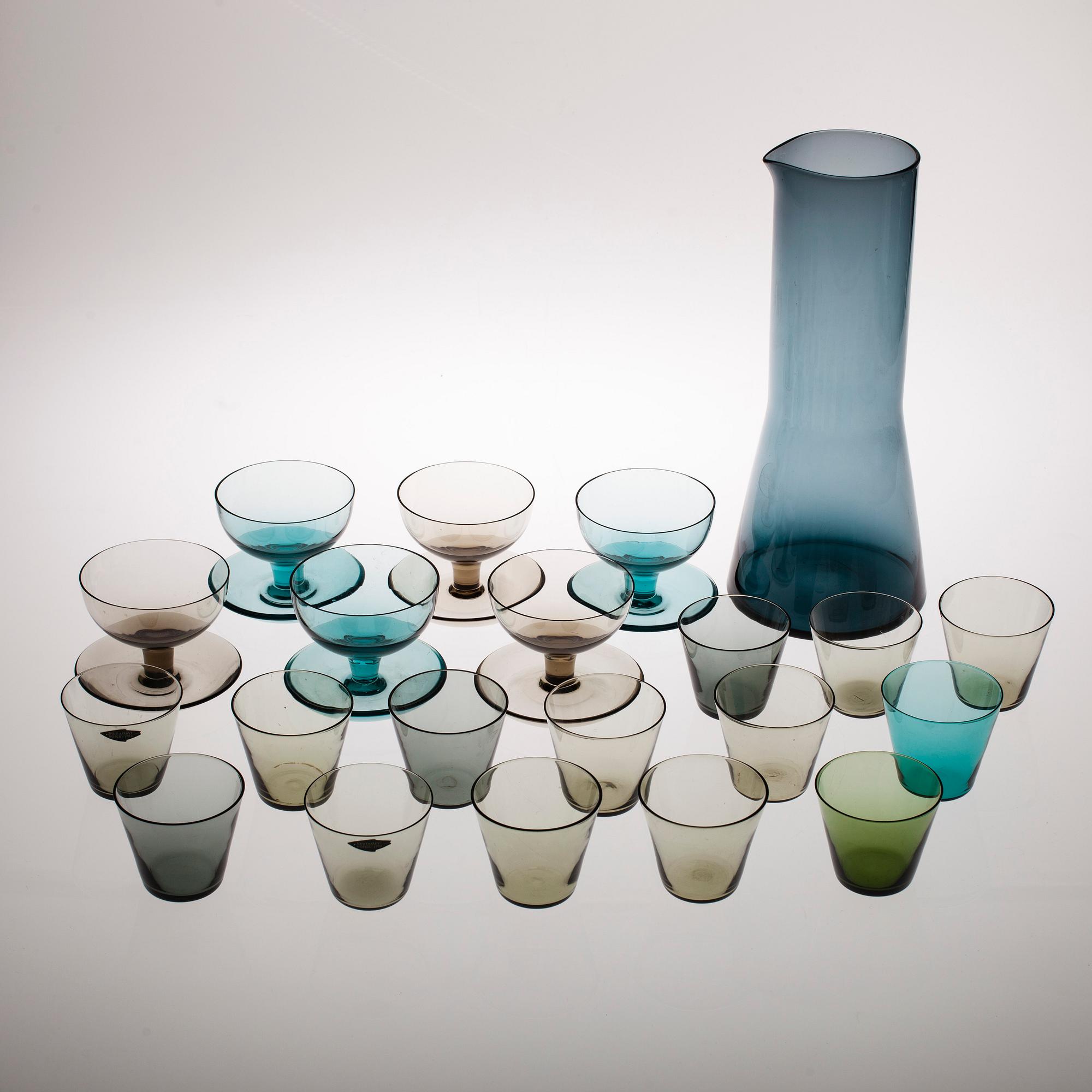 SERVISDELAR, 21 delar, glas, bl a Kaj Franck, 1900-talets senare hälft.