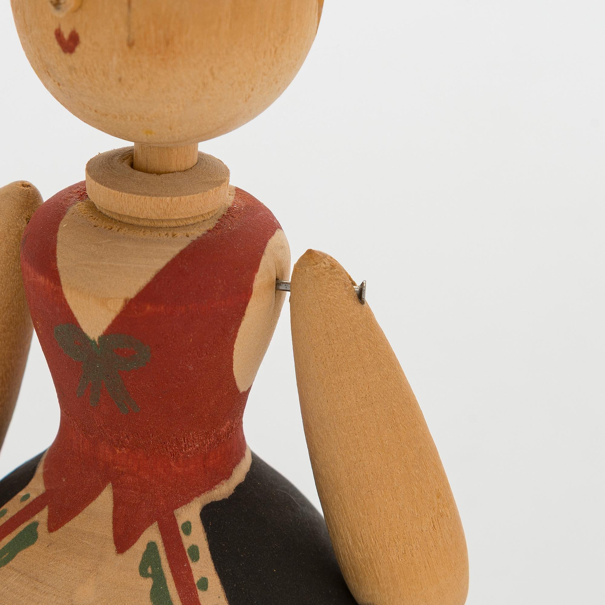 Kaj Franck, A 1940s wooden doll "Toto".
