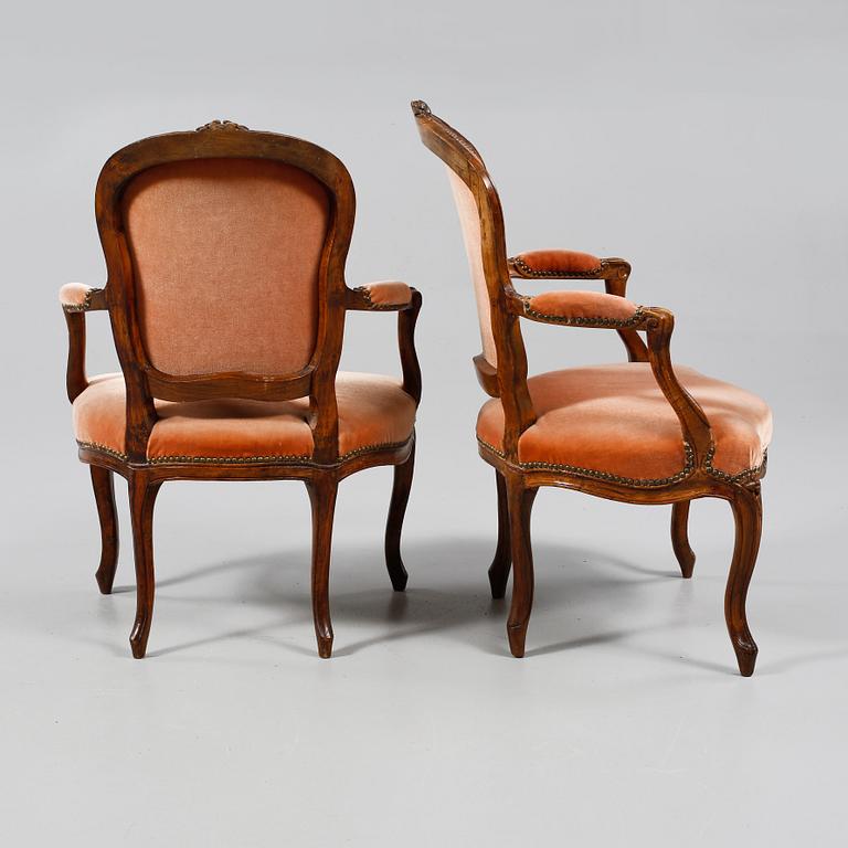 KARMSTOLAR, ett par, Louis XV-stil, 1800-talets andra hälft.