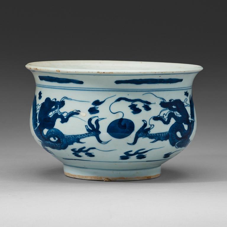 A blue and white censer, Qing dynasty, early 18th century.