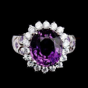RING, silver, ametist ca 4.75 ct, samt vita zirkoner.