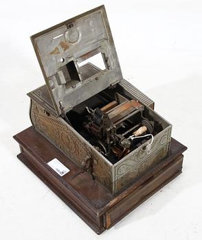 KASSAAPPARAT, Caisse, 1900-talets början.