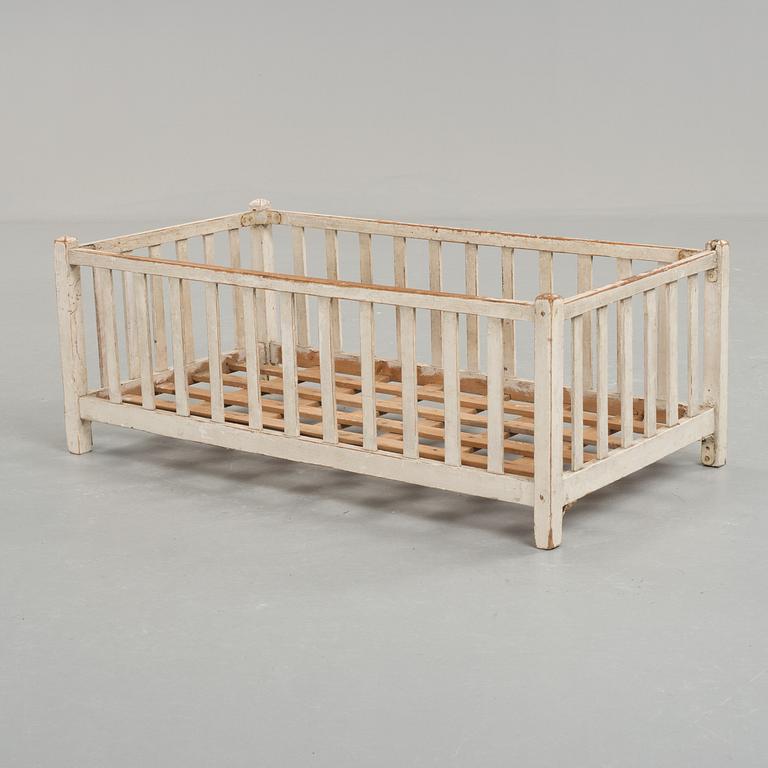 A textile baket from around the year 1900.