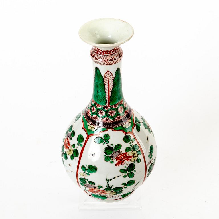 A Chinese Kangxi famille verte porcelain vase.