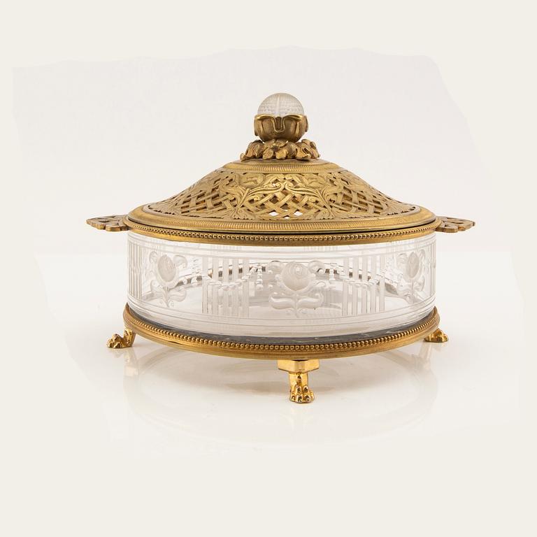 Bowl with lid Empire style around 1900.