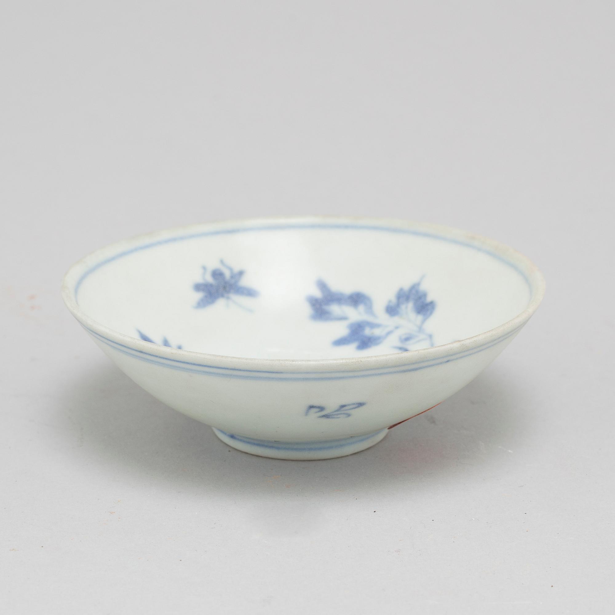 A blue and white bowl, Transition, 17th century.