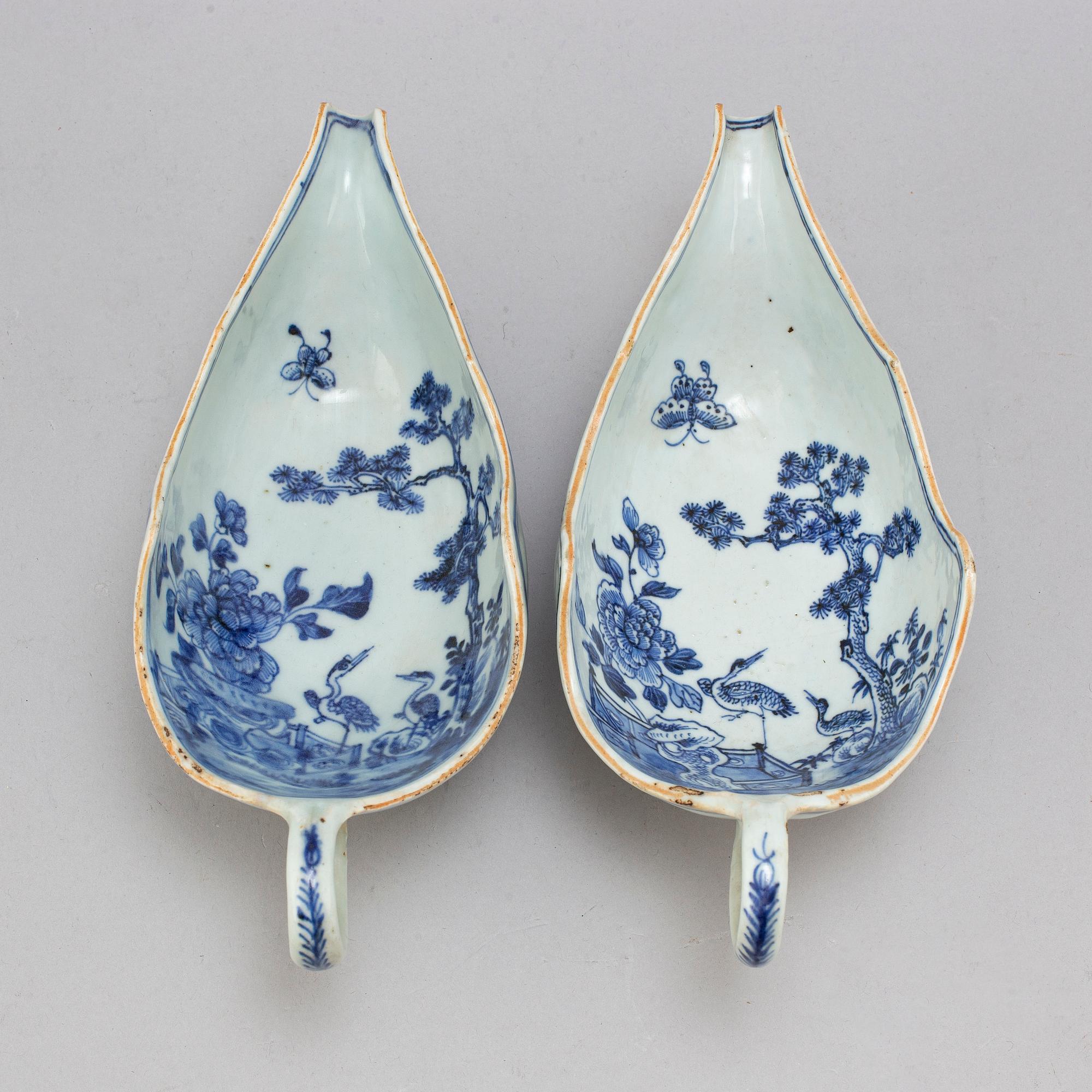 A pair of blue and white export porcelain sauce boats, Qing dynasty, Qianlong (1736-95).