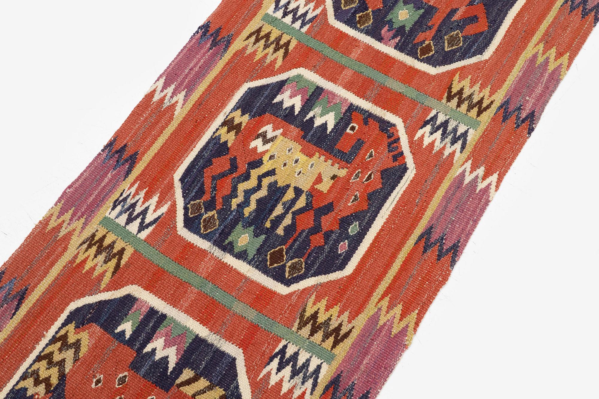 Märta Måås-Fjetterström, vävnad, "Röd häst", gobelängteknik, ca 148 x 57 cm, signerad AB MMF.