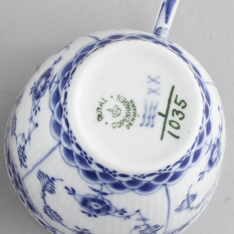 KAFFESERVIS, 18 delar, "Musselmalet", Royal Copenhagen, Danmark, 1900-talets andra hälft.
