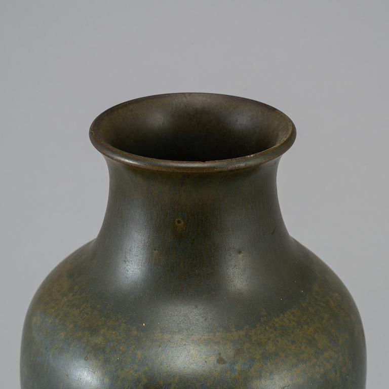 GUNNAR NYLUND, stoneware vase, Rörstrand 1950-60's.