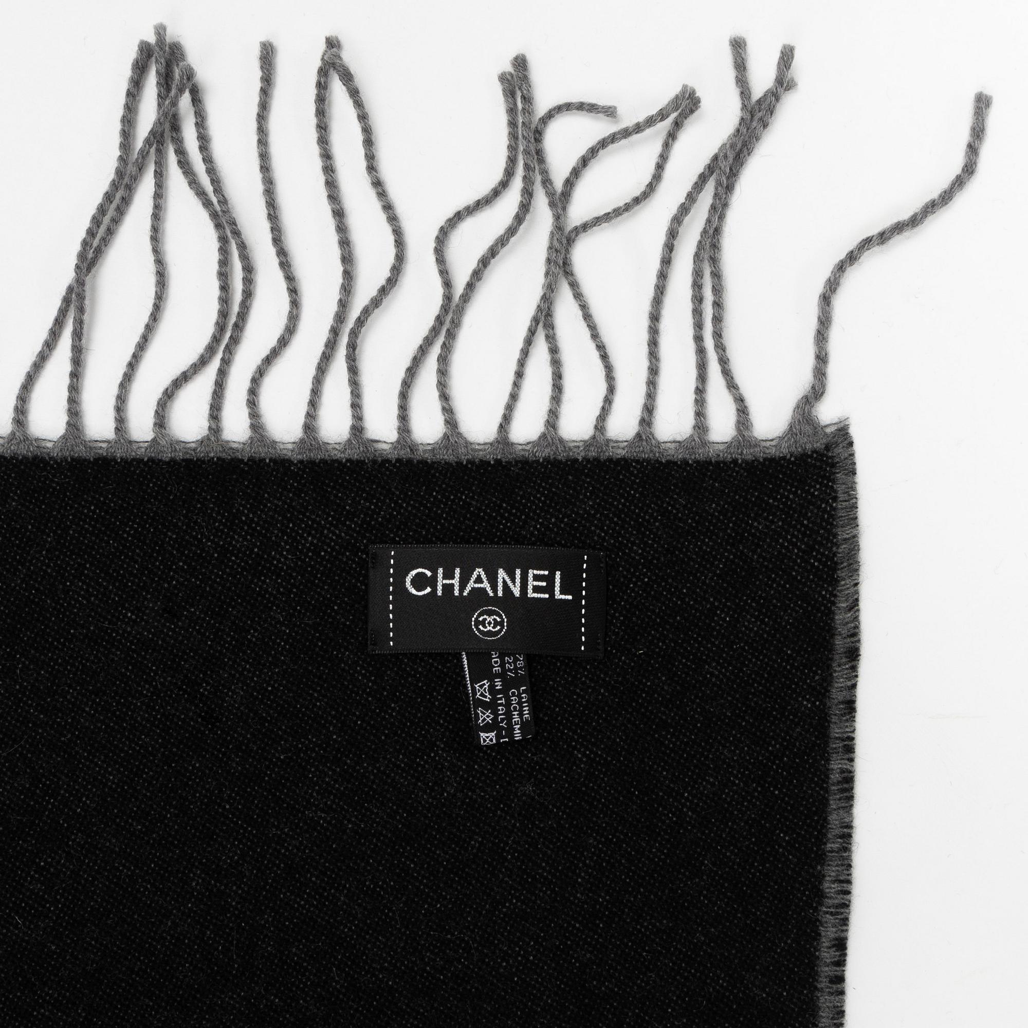 Chanel,  kudde & pläd.