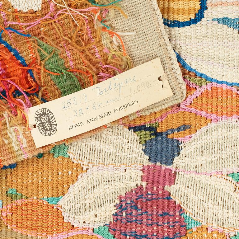Ann-Mari Lindbom, gift Forsberg, VÄVNAD, "Bilöpare", gobelängvariant, ca 32 x 87 cm,  signerad AMF.