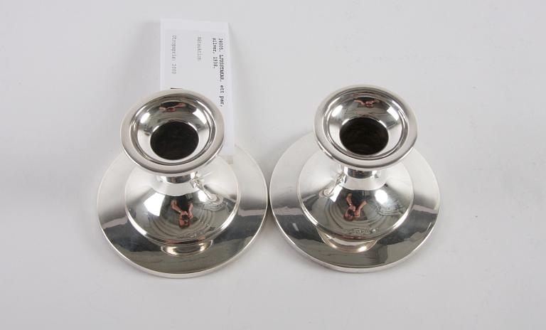 LJUSSTAKAR, ett par, silver, 1938.