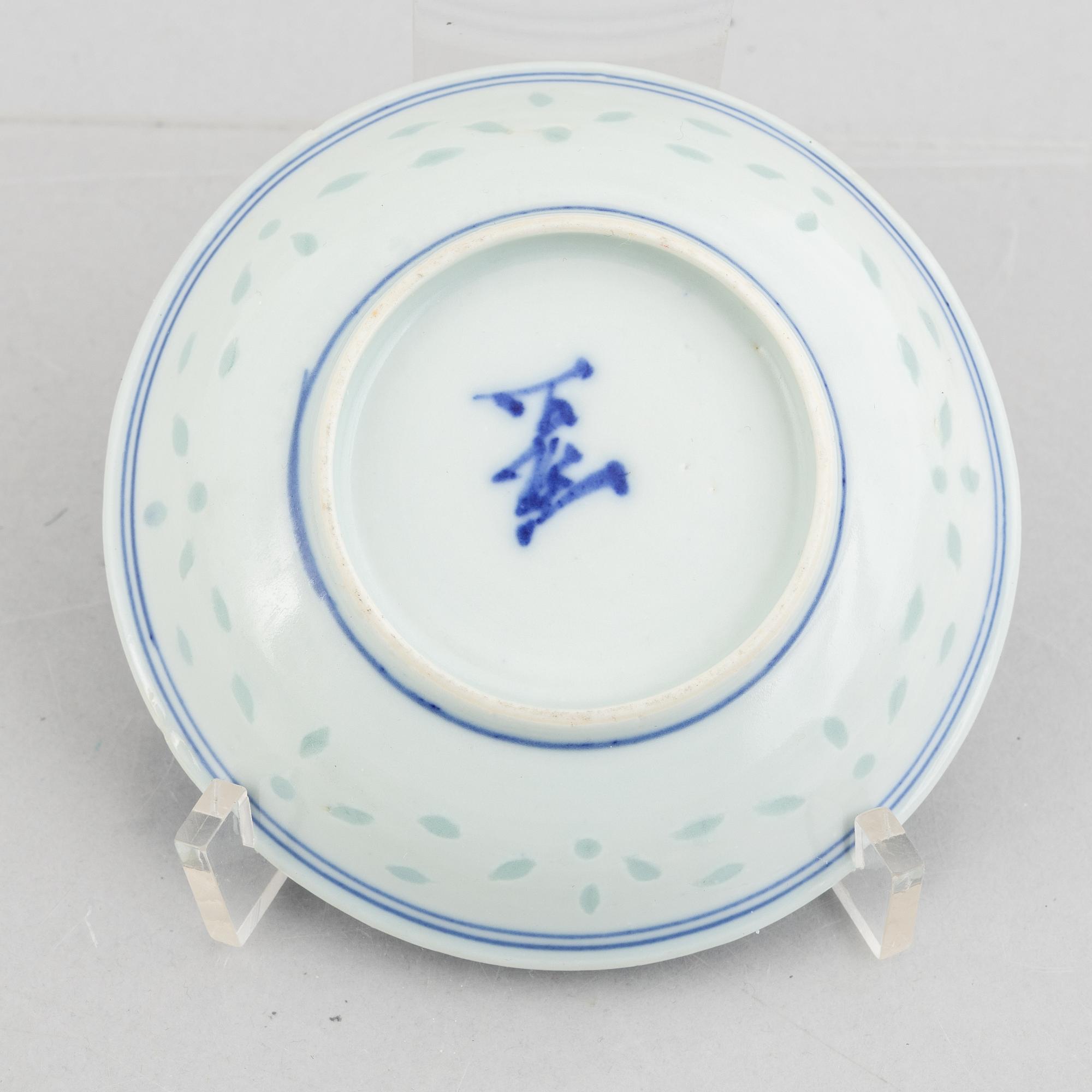 Parti kinesiskt porslin, 13 delar, Qingdynastin, 1700- och 1800-tal.