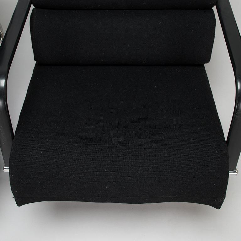 Yrjö Kukkapuro, a 1980s pair of 'Remmi' armchairs for Avarte.