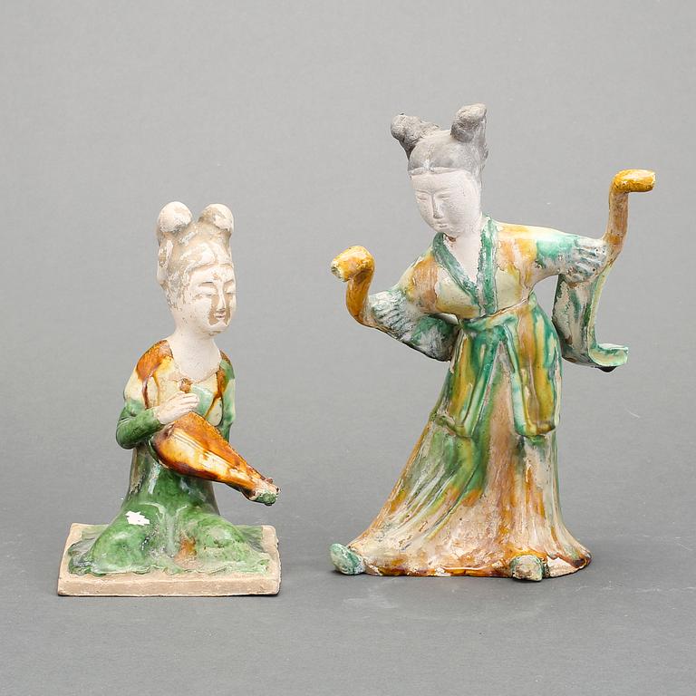 FIGURINER, 2 st, lergods, Kina, 1900-tal.