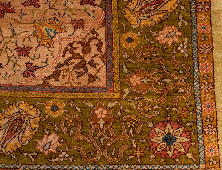 An antique west anatolian Ushak carpet, ca 367 x 296 cm.