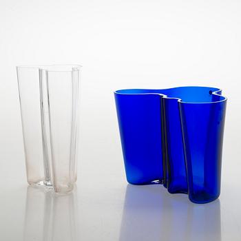 Alvar Aalto, maljakoita, 2 kpl, "3030", signeerattu Iittala sekä Alvar Aalto Iittala.