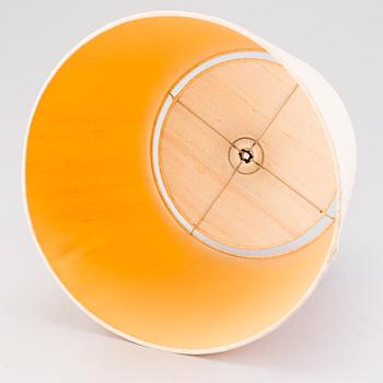 BORDSLAMPA, SAVITORPPA, rödlera, signerad KAGE, Kauko Forsvik, Finland. 1970/80-tal.