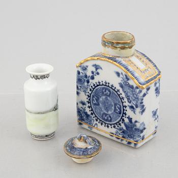 Seven pieces of Chinese porcelain, 18th-20th century.