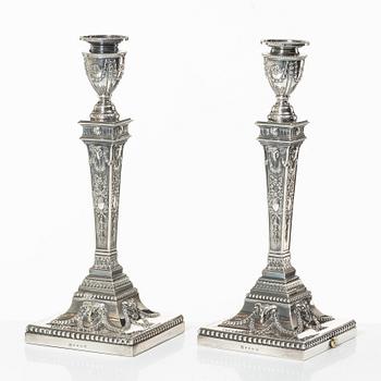 A pair och silver plated candelsticks, mark of  Elkington & Co, Birmingham, 1888-1890.