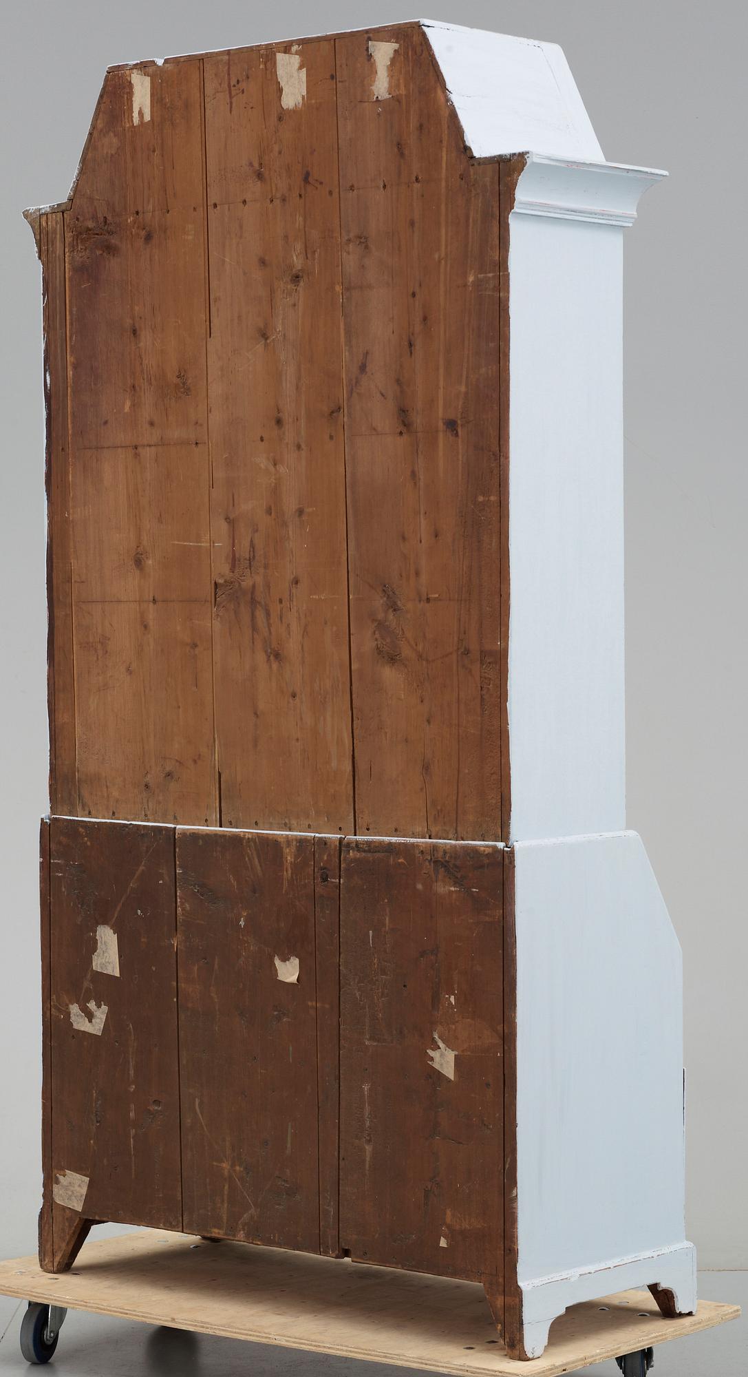 SKRIVSKÅP, troligen Jämtland, sent 1700-tal.