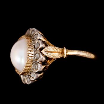 RING, 18 k guld och silver, mabépärla och rosenstenar, 1900-talets första hälft.