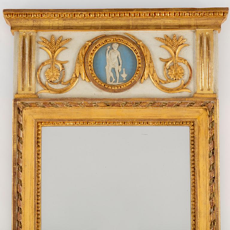 A late Gustavian mirror, beginning of the 19th century.