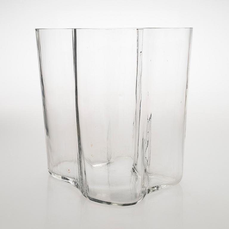 Alvar Aalto, a '3031' vase, signed Alvar Aalto, 1960/70s.