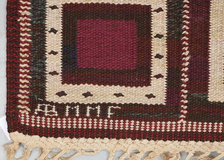 CARPET. "Tvistrutan". Rölakan (flat weave). 256 x 238,5 cm. Signed AB MMF AMF.