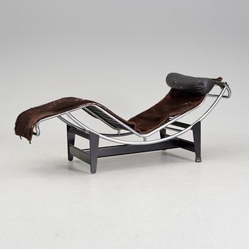 A LE CORBUSIER LC4 LOUNGECHAIR.