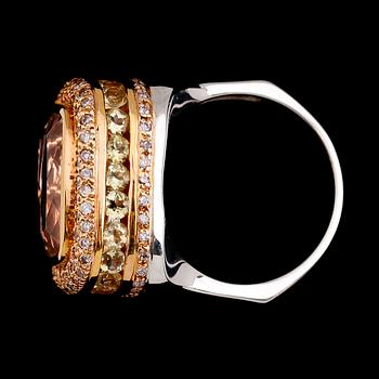 RING, 14 k flerfärgat guld, kunzite ca 12.00 ct, gula safirer tot ca 2.50 ct, diamanter tot ca 0.90 ct.